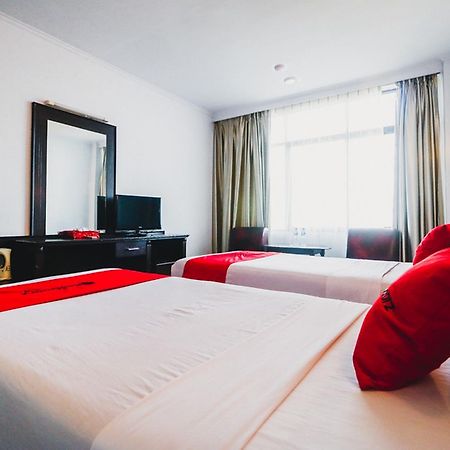 Reddoorz Plus Near Mall Ratu Indah 2 Макасар Екстер'єр фото