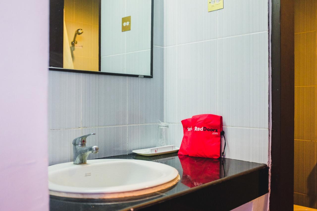 Reddoorz Plus Near Mall Ratu Indah 2 Макасар Екстер'єр фото